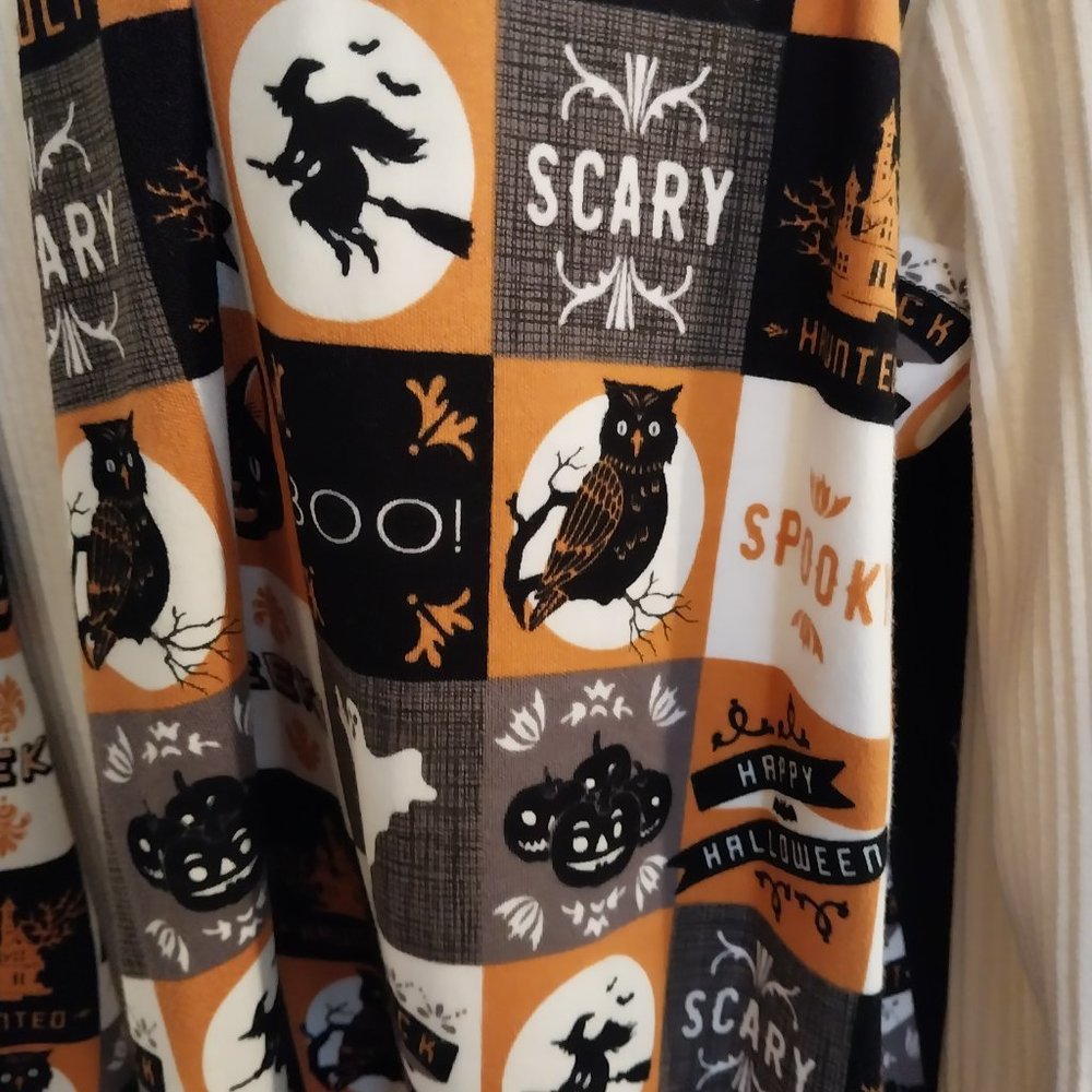 2581 Size XL Jeaniemade Halloween Theme Stretch Black and Orange Vest - Picture 2 of 6